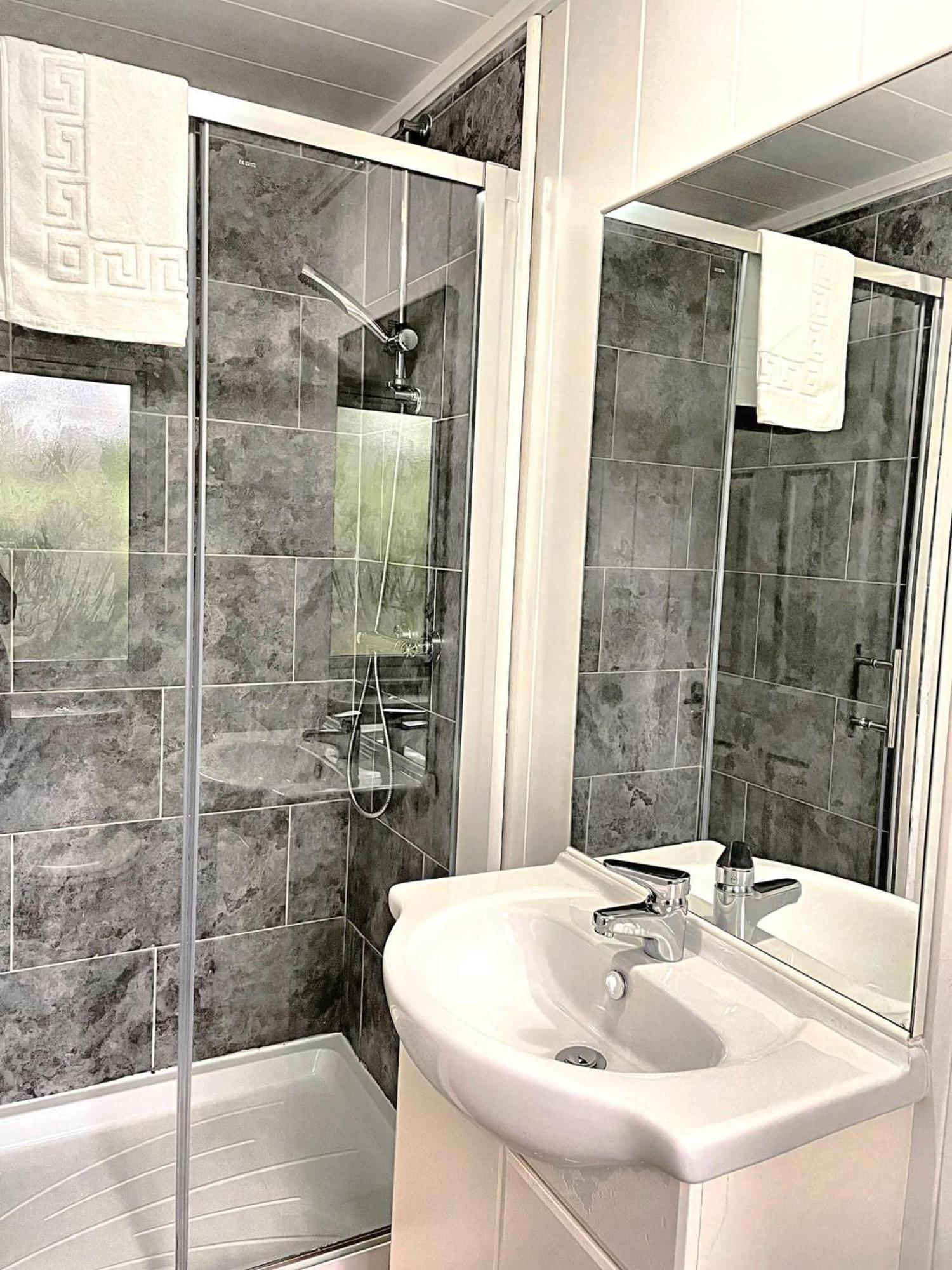 Woodland View -Hot Tub-Tenby-Carmarthen-St Clears Ngoại thất bức ảnh